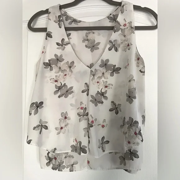 Philosophy Floral Sleeveless Top - Picture 3 of 5